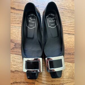 Roger Vivier classic leather flats